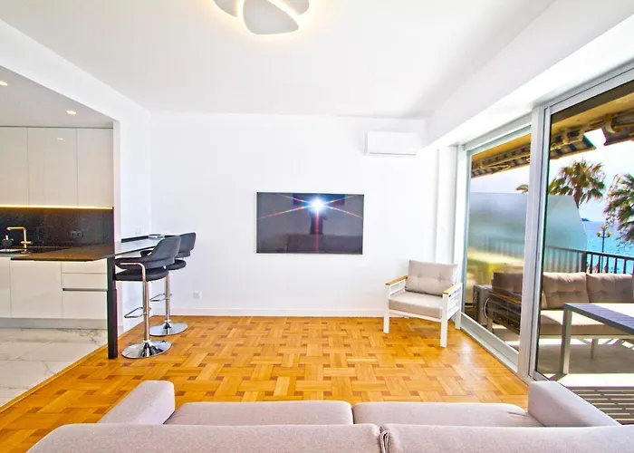 Luxury Sea Front Suite Promenade